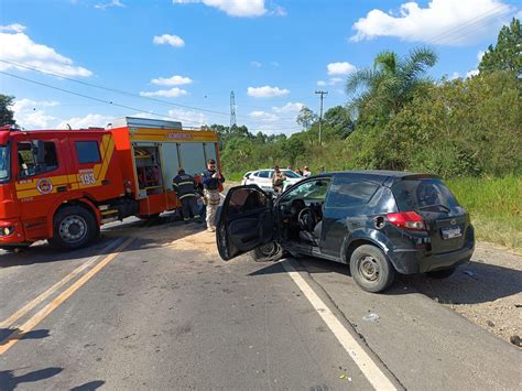 Acidente Na Br Deixa M E E Beb Feridos Vvale