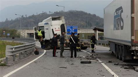 Raffica Di Incidenti Stradali Al Trivio Tragedia Sfiorata Cronaca