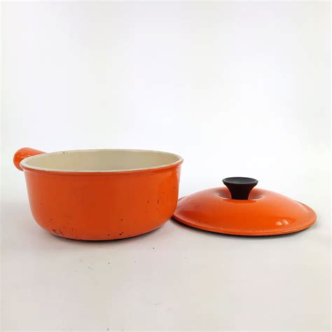 Caquelon en fonte émaillée Le Creuset N 18 avec couvercle Le creuset