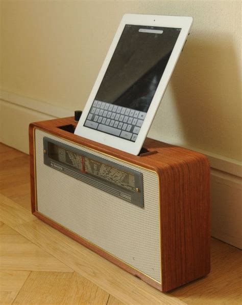 An Old Philips Radio Turned Into An Ipadiphone Docking Station