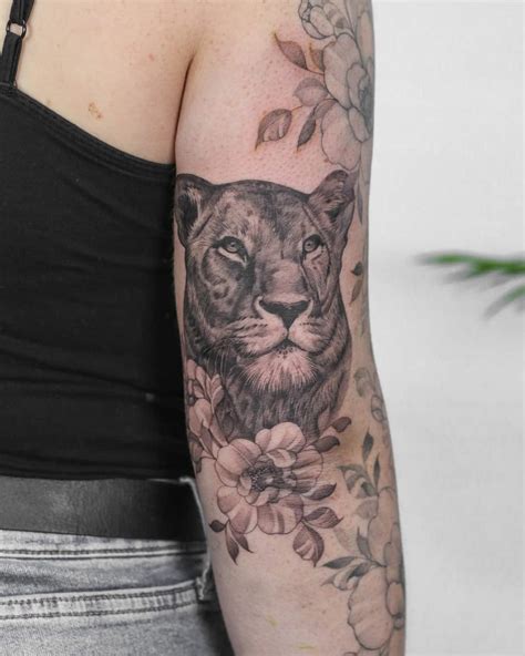 Aggregate 78 Lioness Thigh Tattoos For Females Latest In Cdgdbentre