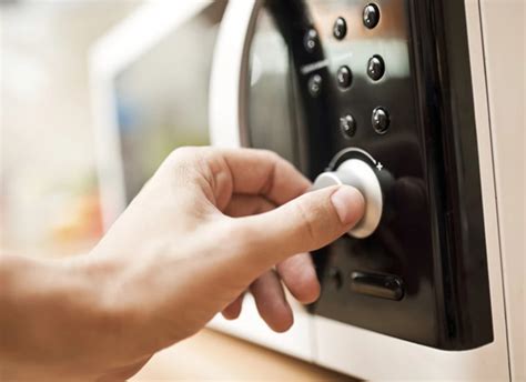 6 Things You Shouldnt Microwave [list]