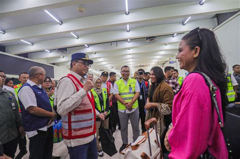 Foto Menhub Cek Kesiapan Bandara Soekarno Hatta Jelang Arus Balik