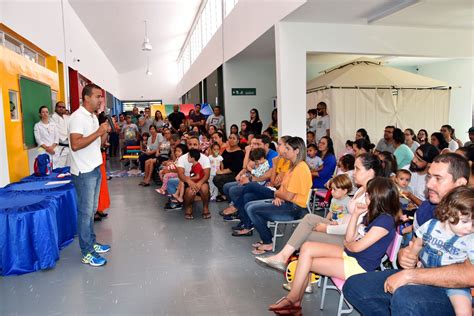 Alunos Do Col Gio Do Futuro Recebem Kit De Material Escolar E Uniformes