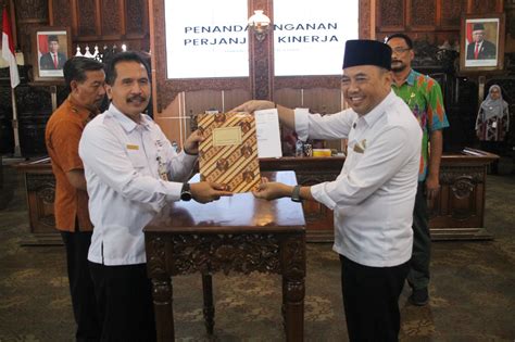 Kepala OPD Di Jepara Teken Perjanjian Kinerja Tahun 2024 Bupati Jepara