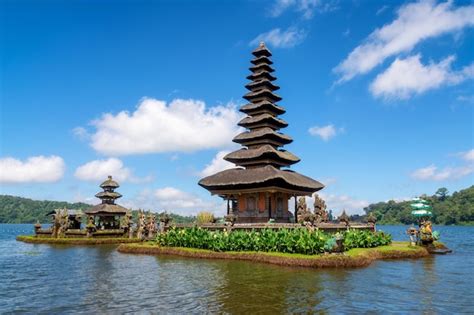 Premium Photo Bali Water Temple On Bratan Lake Pura Ulun Danu