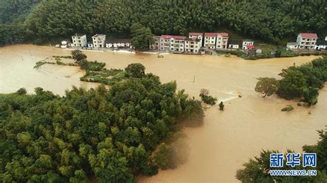 江西遭遇暴雨袭击 国际在线