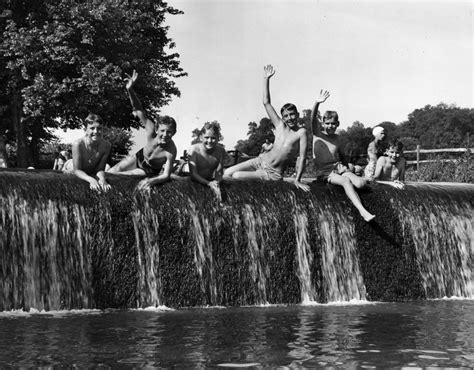 23 fotos antiguas que muestran cómo era la diversión de verano antes