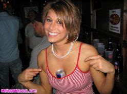 Melissa Midwest Strips And Spreads Before Getting Paint All Over Her Porn Pictures XXX Photos