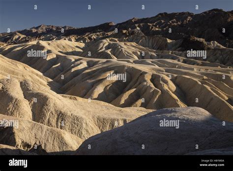 Erosionando la ceniza volcánica y cieno Hills Badlands en Zabriskie