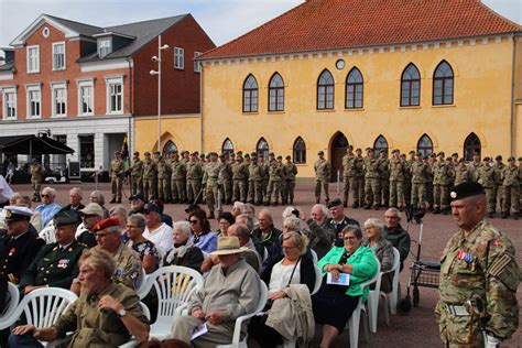 Flagdag Nuv Rende Og Tidligere Udsendte H Dres For Deres Indsats