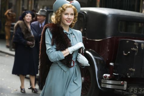 Celebrities In Gloves Amy Adams In Miss Pettigrew Lives For A Day