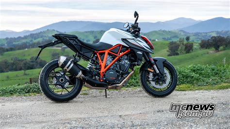 2019 KTM 1290 Super Duke R Review | MCNews