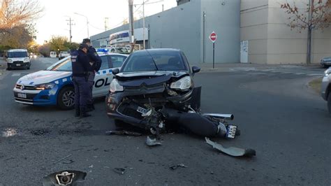 Fuerte Choque Por Una Mala Maniobra En El Bajo Neuquino Mejor Informado