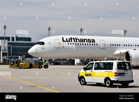 Lufthansa New Livery Airbus A350 900 Drag Push Push Back Truck