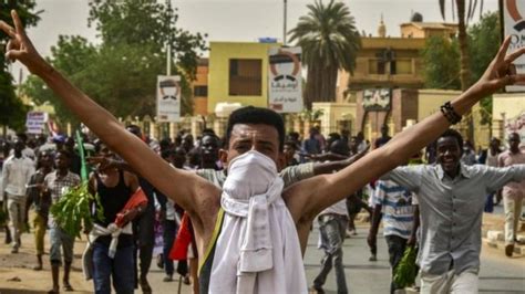 ما هو قانون تفكيك نظام الإنقاذ وما هي آليات حل حزب البشير في السودان