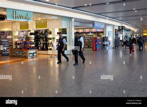 Heathrow Airport Shops, Terminal, UK Stock Photo - Alamy