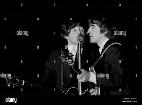 Paul McCartney and George Harrison, The Beatles, 1964 Stock Photo - Alamy