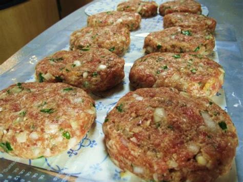 Saftige Frikadellen Aus Th Ringer Mett Rezept Kochbar De