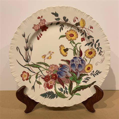 S Wedgwood Etruria Ranunculus Floral Botanical Dinner Plate