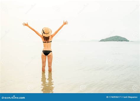Beautiful Woman In Sunhat And Bikini Standing At The Beach Stock Image Image Of Bikini
