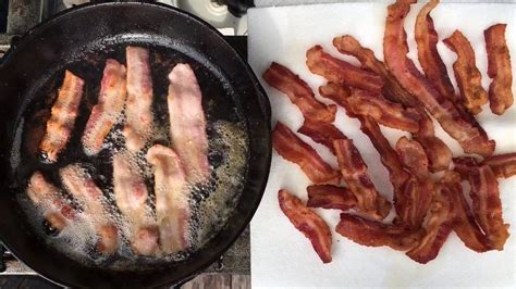 Bacon Sizzling In A Cast Iron Skillet Youtube