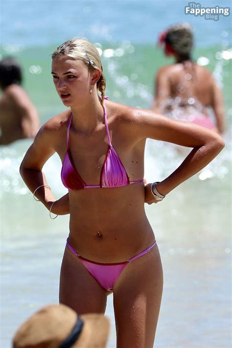 Mia Regan Shows Off Her Incredible Bikini Body In A Pink Bikini At