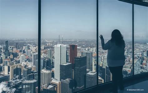 What To Do At The Cn Tower Try Lunch At 360 Restaurant Toronto