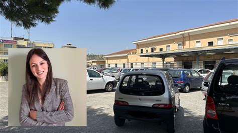 Consigliera Cavallo Il Parcheggio Selvaggio Nel Piazzale Stazione Di