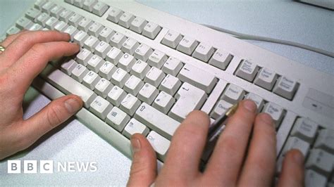 Online Sex Scam Psni Warning After 62 Ni Users Are Blackmailed Bbc News