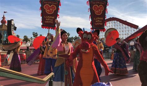 Photos Video Mulan S Lunar New Year Procession Marches Into Disney