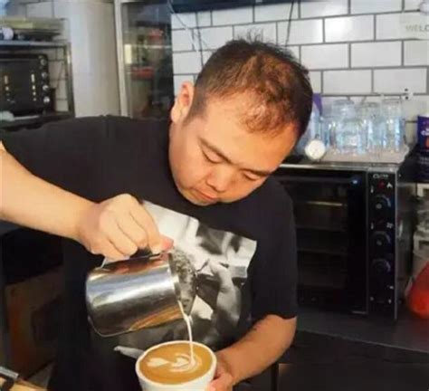 Nam sinh mũm mĩm là hiện tượng meme hot nhất MXH năm trước Vô tình lọt khung ảnh mà đời lên