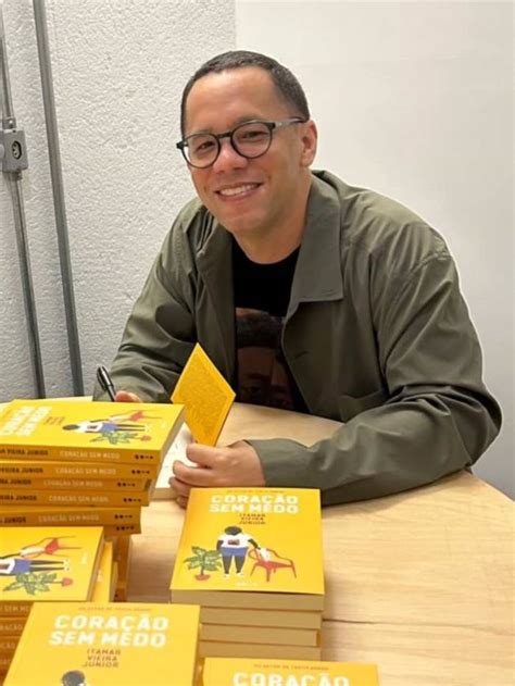 Torto Arado escritor Itamar Vieira Jr fala de sua relação gay Guia Gay São Paulo