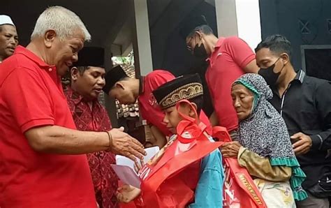 Rachmat Hidayat Salurkan Ribuan Paket Sembako Beras Premium Puan Maharani