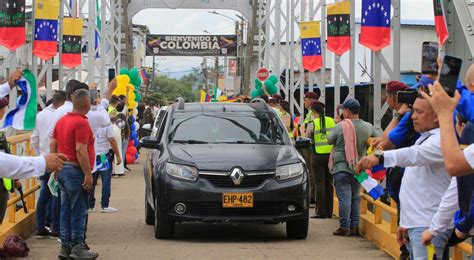 Colombia y Venezuela reabren paso para vehículos por el puente Unión