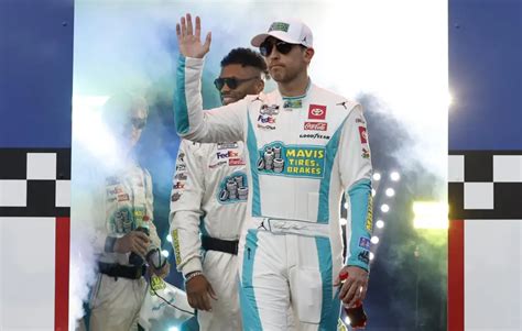 Denny Hamlin Reveals Ricky Stenhouse S Pre Race Text Sparks Nascar Drama