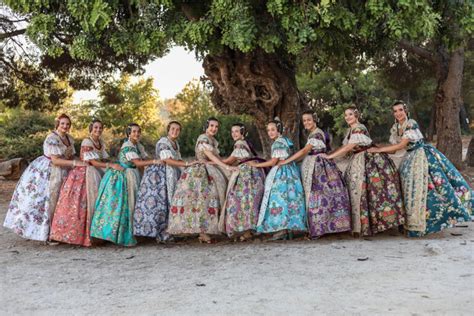 Falleras Mayores De D Nia Y Sus Cortes De Honor D Nia