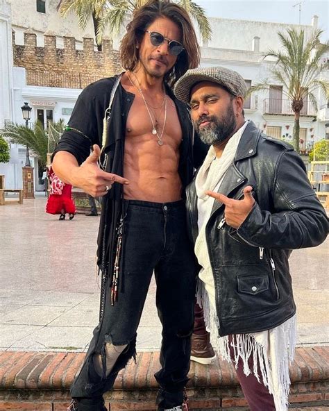 Shah Rukh Khans Chiselled Abs And Ripped Physique At 56 For Pathaan Heres How He Achieved It