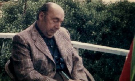 Pablo Neruda ET SI ON DEMANDAIT ENCORE À PABLO NERUDA DE QUOI IL EST