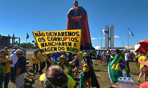 Manifestantes se reúnem em atos de apoio ao ministro Moro à Lava Jato