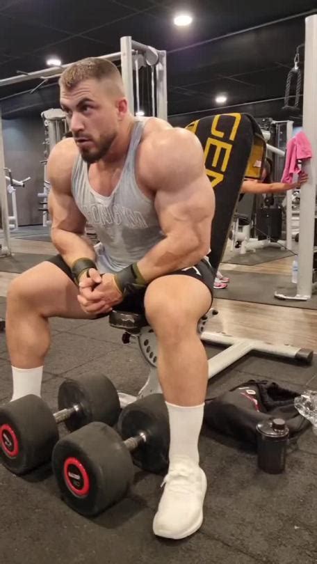 Hot IFBB Pro Pablo Llopis Getting Closer To My Straight Men