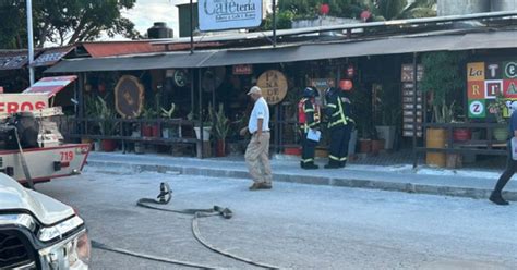 Falla eléctrica provoca incendio en restaurante de Playa