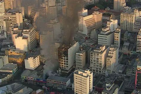 25 de Março Incêndio atinge cinco prédios no centro de São Paulo O