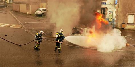 Morlaix Une Voiture Prend Feu Au Bourg Le T L Gramme