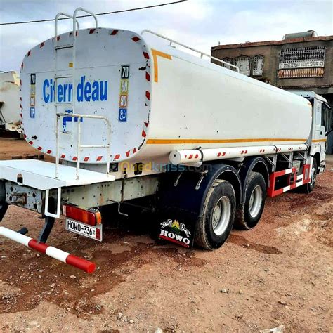 CAMION HOWO CITERNE D EAU 22000L 2014 Blida Algérie