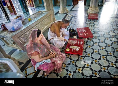 Jain Temple. Mumbai. India Stock Photo - Alamy