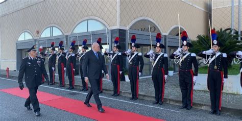 Crosetto Visita L Arma In Calabria Carabinieri Sempre In Prima Linea