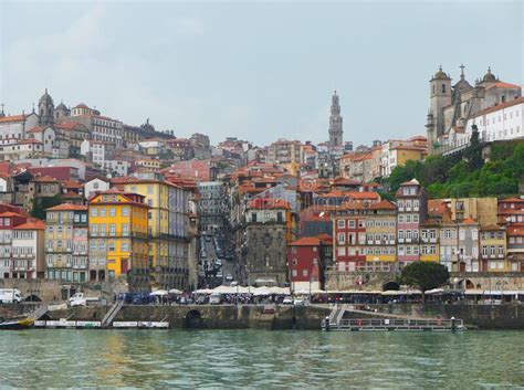 Vista Fluvial De Edifícios Coloridos Da Cidade Antiga Porto Portugal