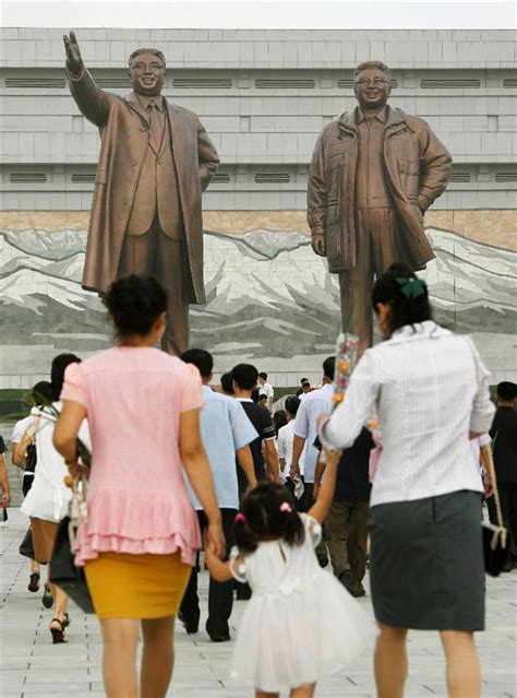 解放71年で平壌市民ら献花 ロ朝首脳が祝電交換 読んで見フォト 産経フォト