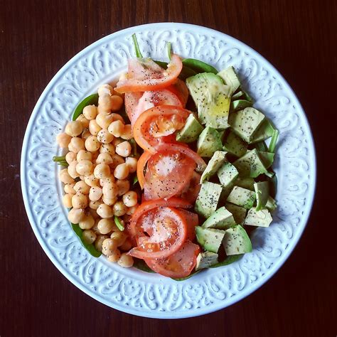 Ensalada Con Garbanzos Tomate Y Aguacate Mar A P Rez Mu Oz